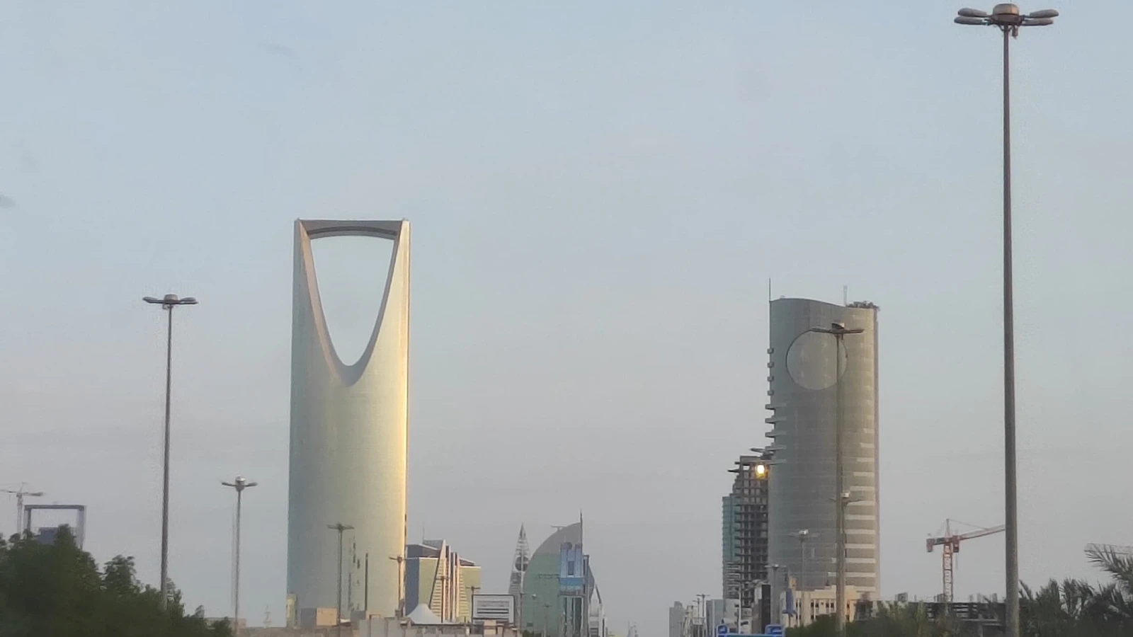 تأجير سيارات الرياض: يومي أم أسبوعي أم شهري؟